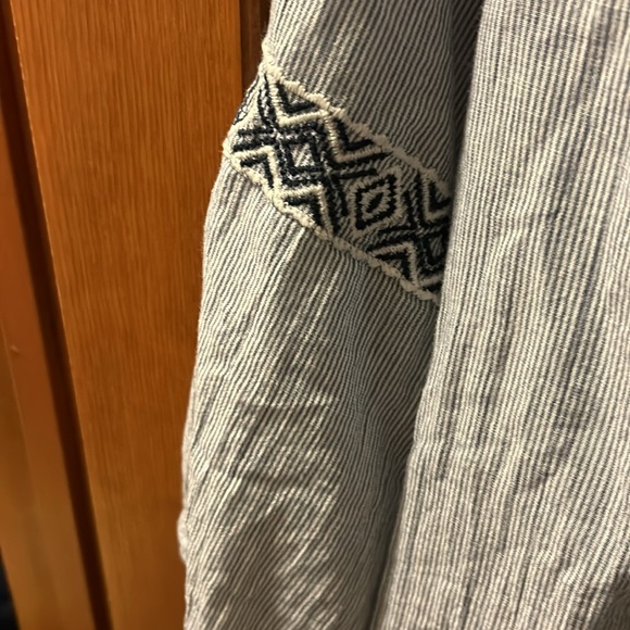 3X Westport long sleeve peasant embroidered crochet at neckline and sleeves.ties - Picture 5 of 13